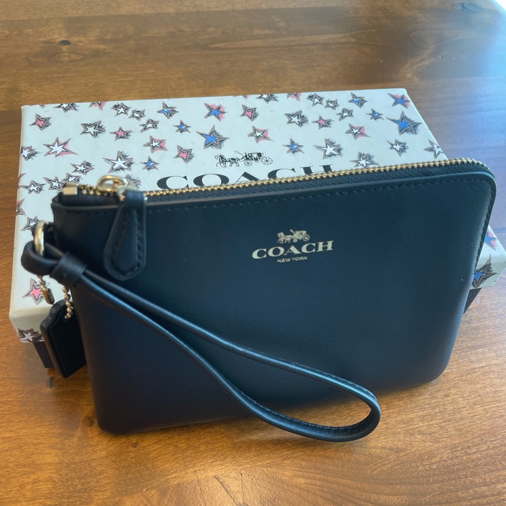 🔥Coach Electronics Wristlet
